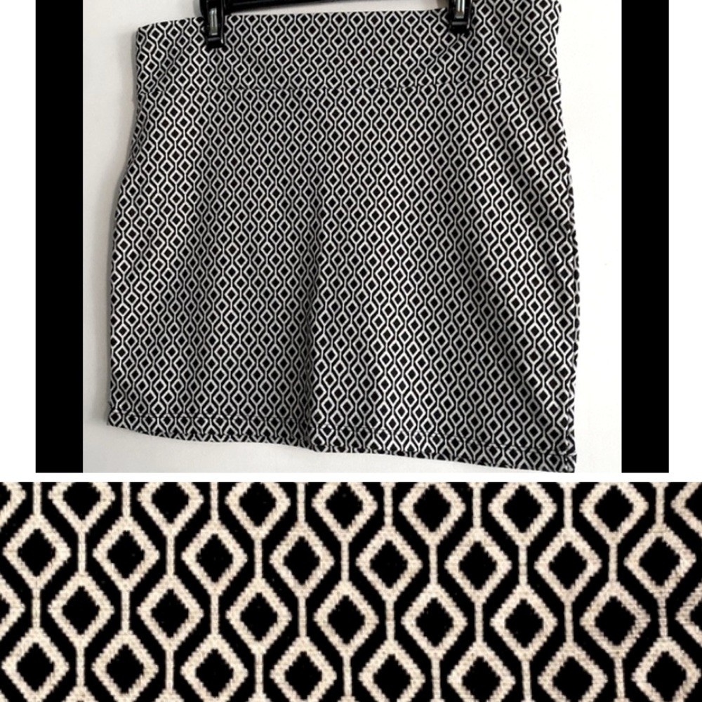 💟 Sale 2/$15 💟 🆕 Black & White Miniskirt!!!- Stretchy Woven Fabric!